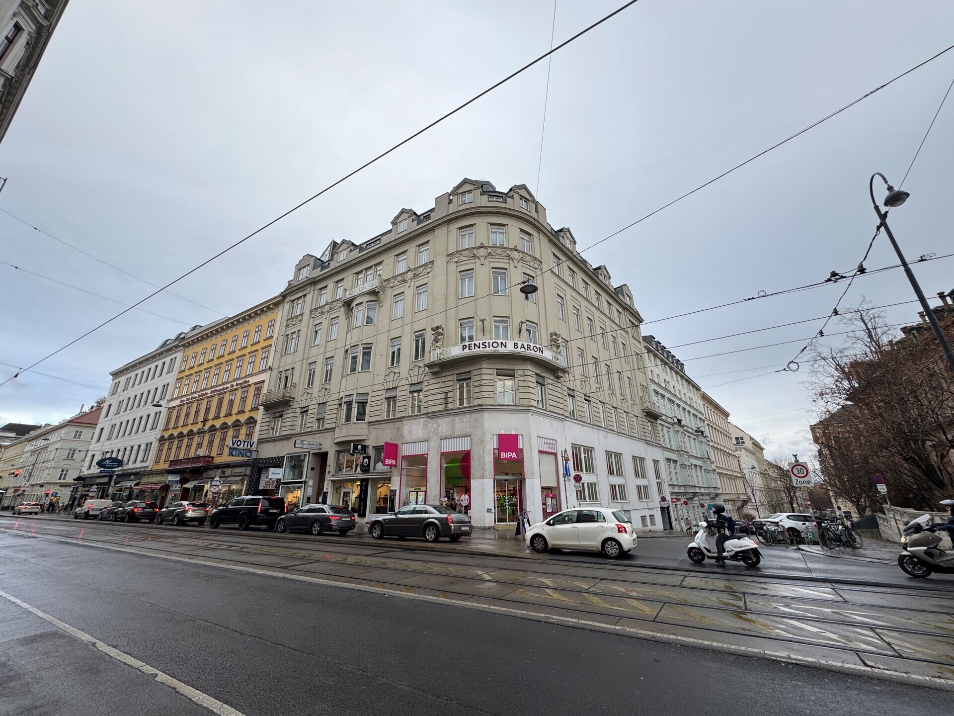 DG-Büro mit Blick zur Votivkirche in 1090 Wien zu mieten