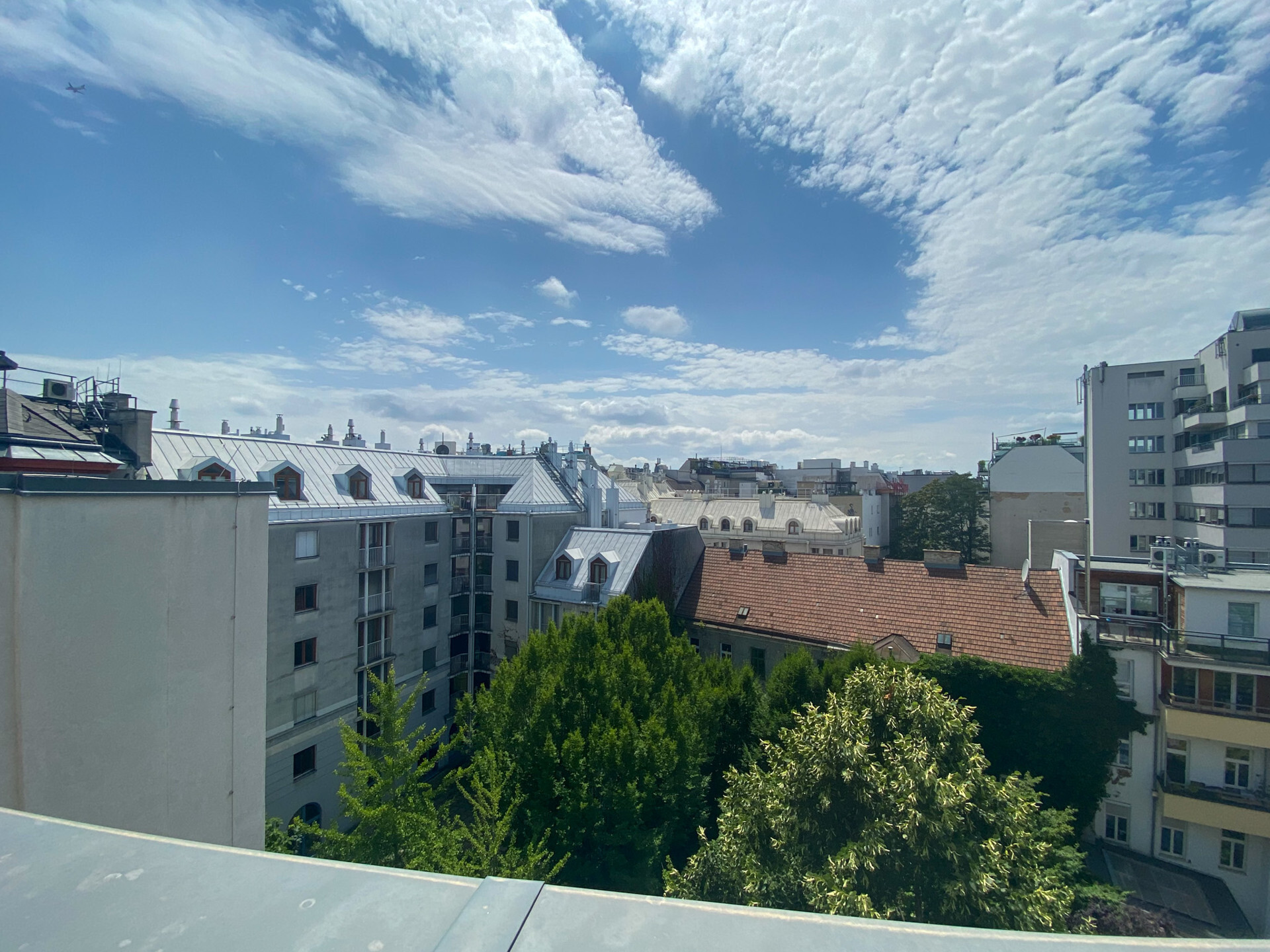MARGARETENHOF: Modern 3-bedroom, double-terrace apartment in the atmospheric Margaretenhof - for rent in 1050 Vienna