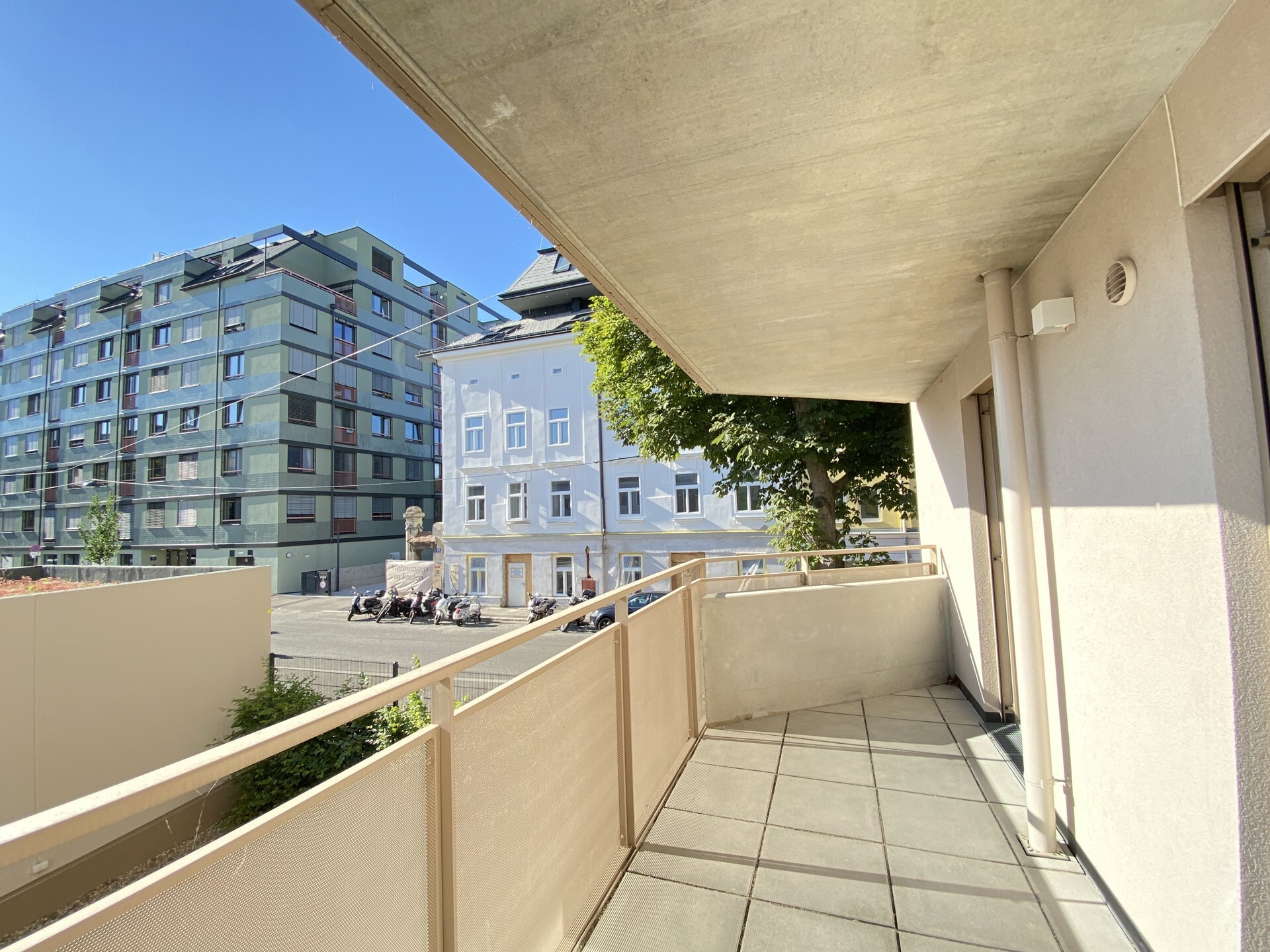 Sonnige Eckwohnung, 3 Zimmer mit Balkon, sofort beziehbar - zu kaufen in 1140 Wien