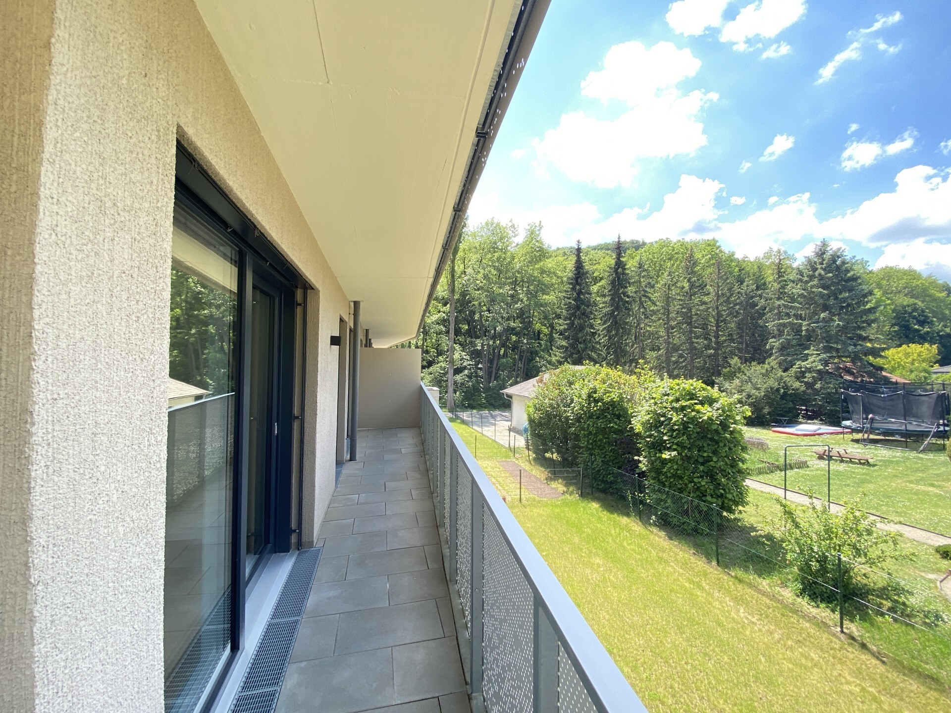 Sonnige 3-Zimmer Eckwohnung mit 30m² Terrasse beim Wienerwald - Luftwärmepumpe - Tageslichtbad - zu kaufen in 2391 Kaltenleutgeben