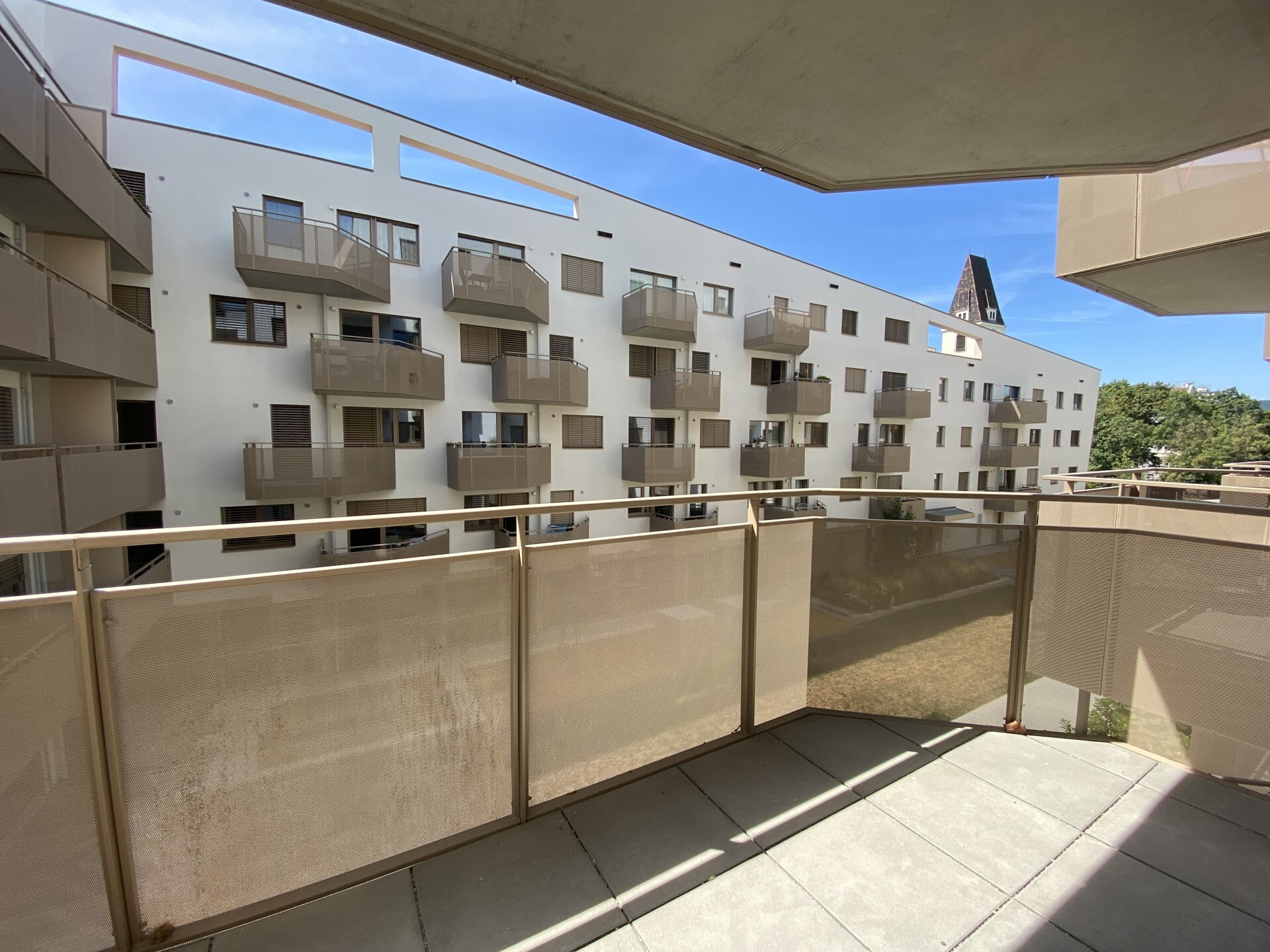 Family-Balkon-Wohnung mit 3 Zimmern im 2. Obergeschoß - bezugsfertig zu kaufen in 1140 Wien