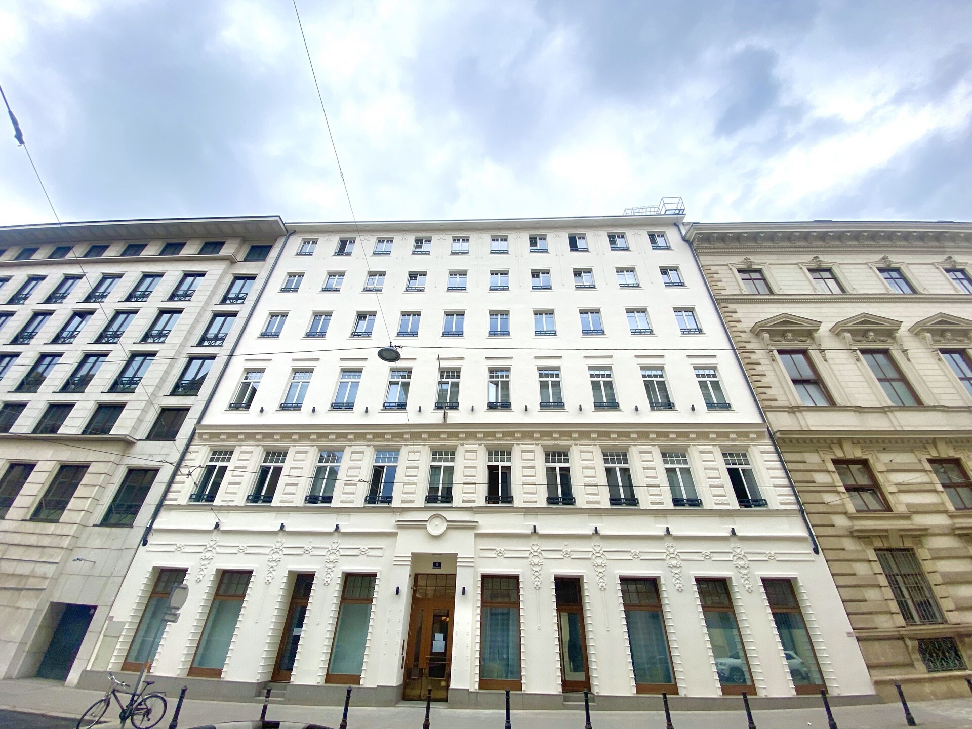 Büro in Wien 1010 mit Blick auf die Karlskirche