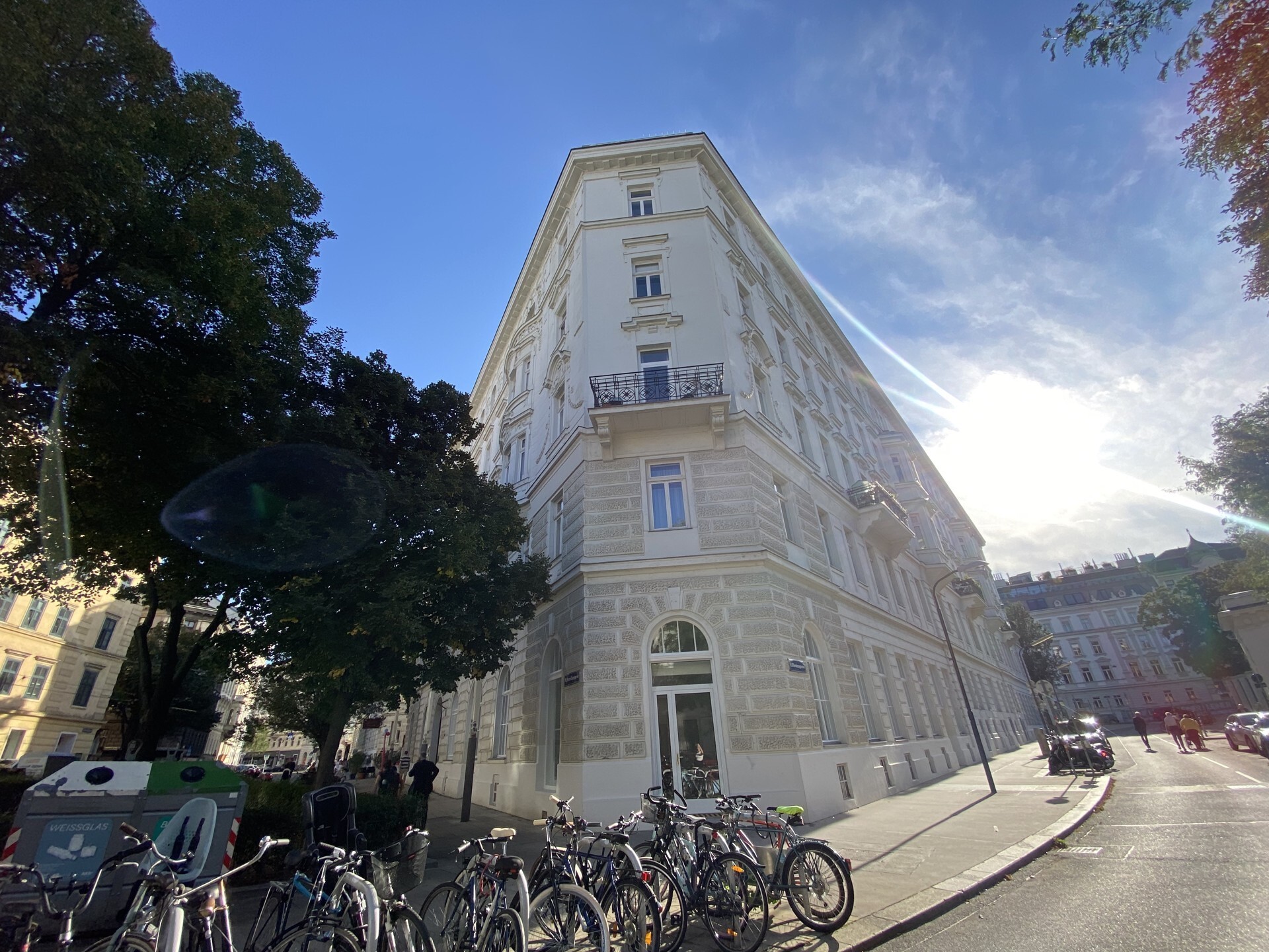 Modernes Erdgeschoss-Büro in historischem Gebäude in 1090 Wien zu mieten