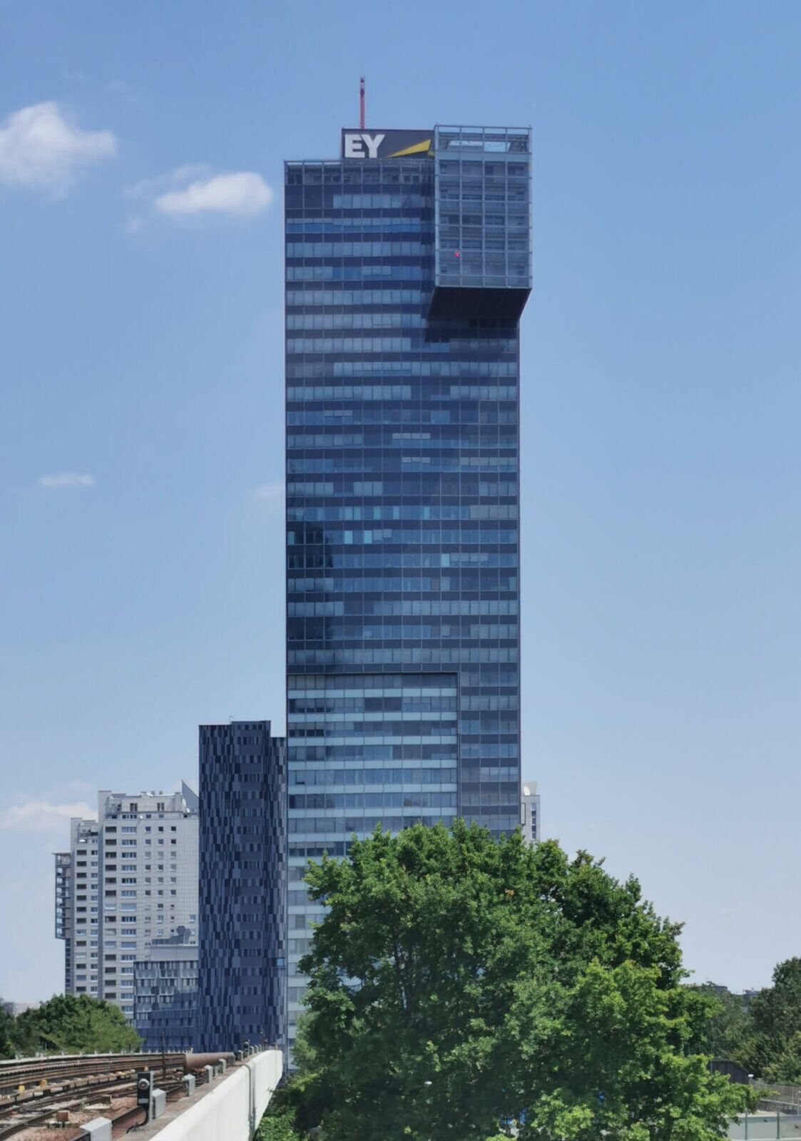 IZD Tower - Elegante und nachhaltige Tower-Offices in Wiens internationalem Zentrum