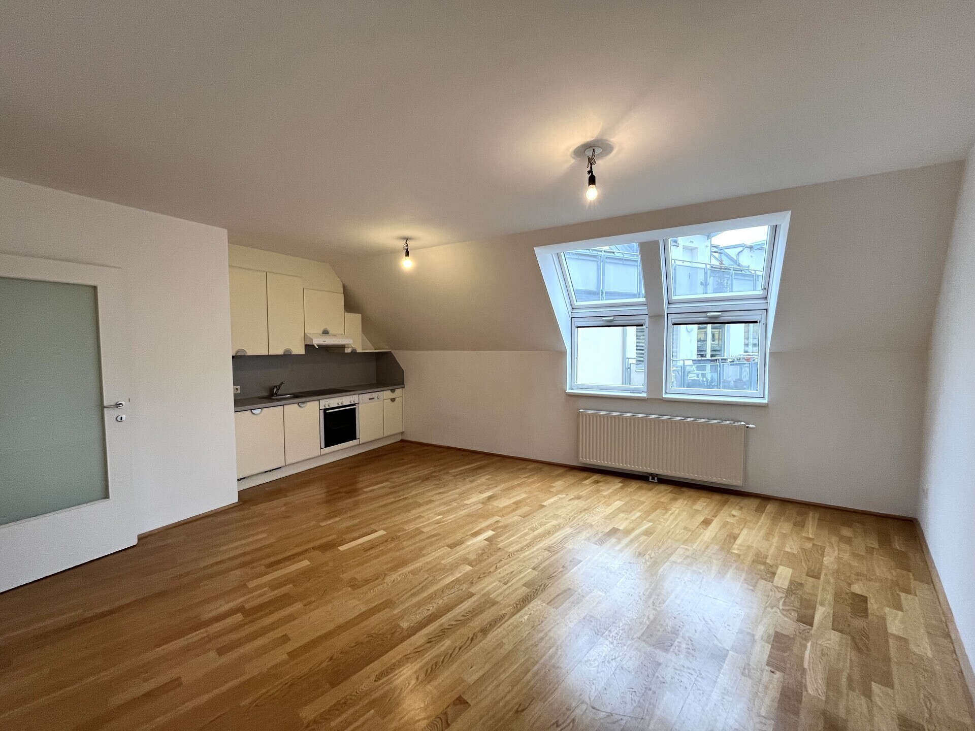 2 Zimmer Dachgeschoßwohnung in bester Lage - 1050 Wien!