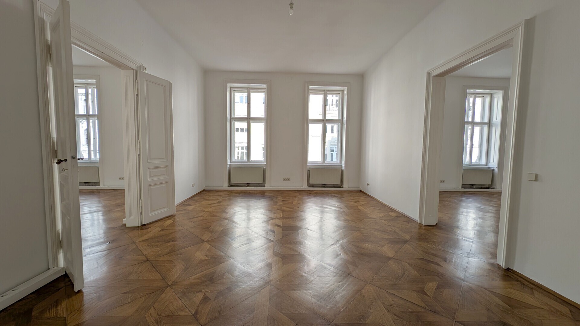 Prachtvolle 4-Zimmer Altbau-Wohnung im Servitenviertel in 1090 Wien zu mieten - auch als Büro anmietbar