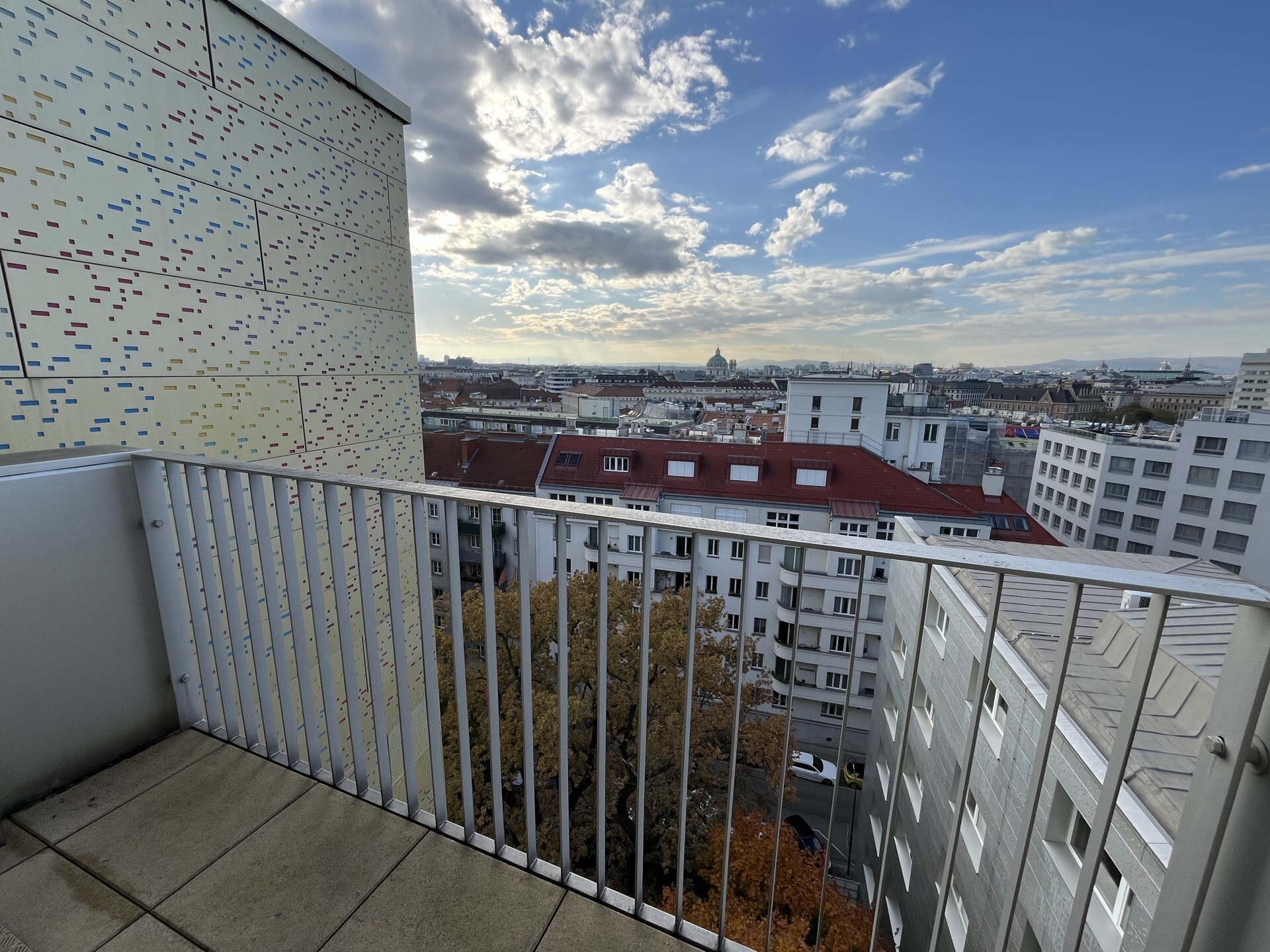 Fantastic 3-room apartment with small balcony on the 6th floor directly at Modenapark - for rent in 1030 Vienna